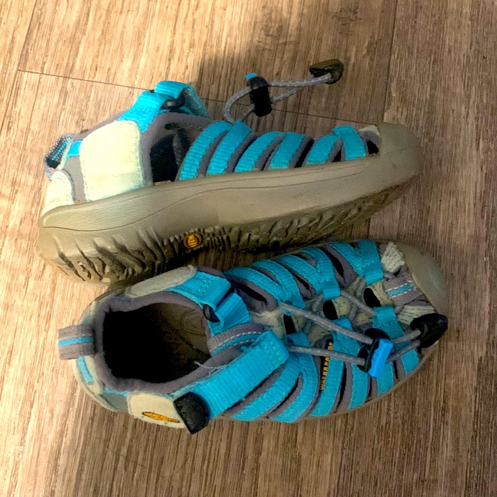 Keen size 8 toddler unisex sandal